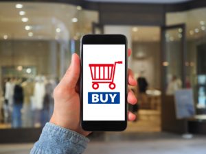 キャッシュレス派は貯金が2.4倍