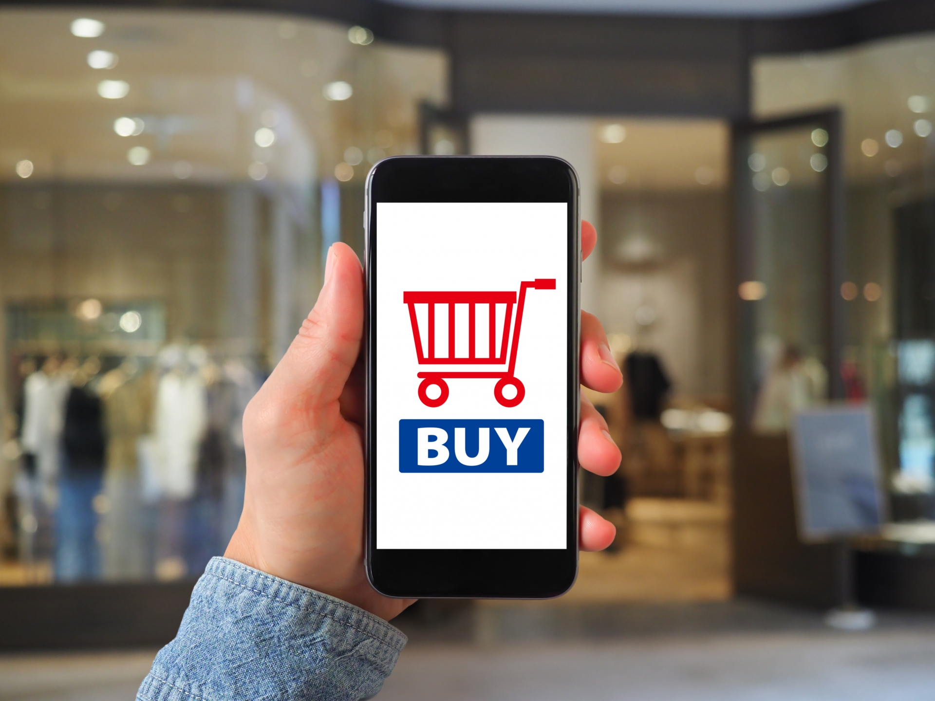 キャッシュレス派は貯金が2.4倍