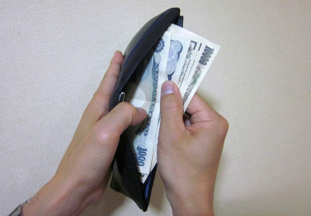 お金が貯まらない行動