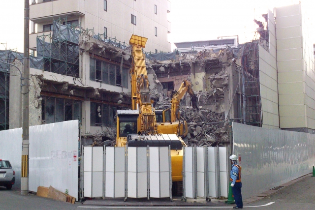 中古一棟マンションの解体費用が高騰している話