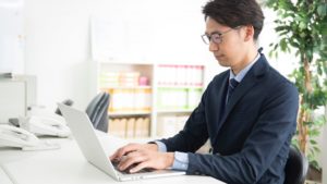 不動産投資は会社では目立たない人が向いている