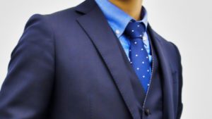 スリーピーススーツの不動産営業がなぜ多いのか